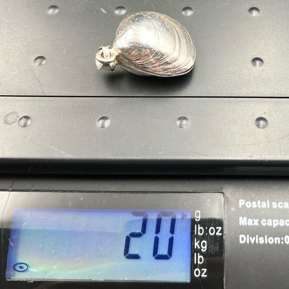 Mexican Sterling Silver Open Clam Shell Pendant - Picture 12 of 12